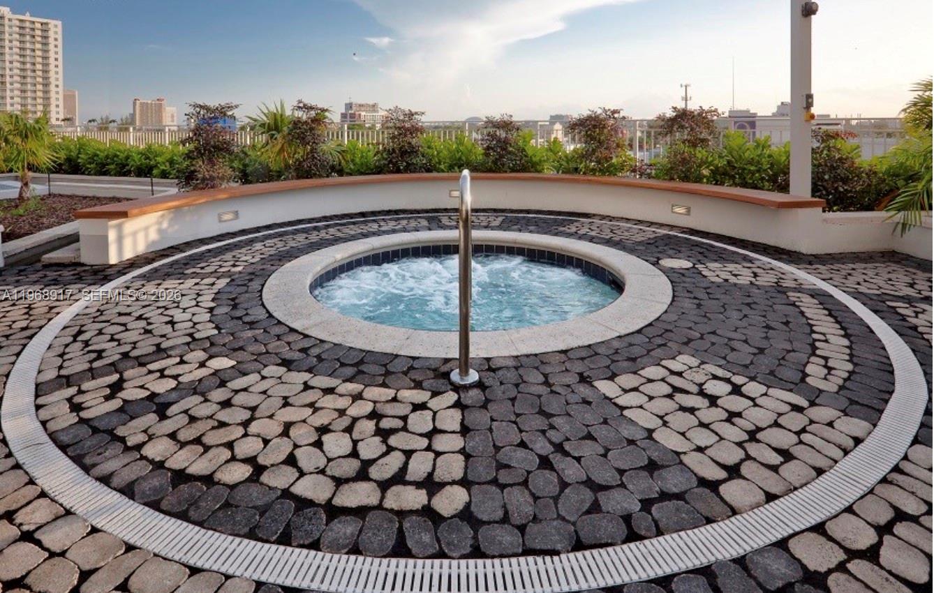 image Paramount Bay22