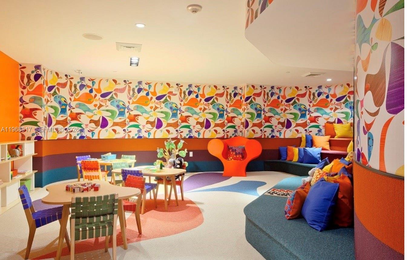 image Paramount Bay23