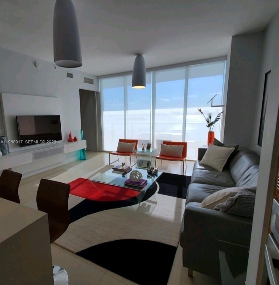 image Paramount Bay6