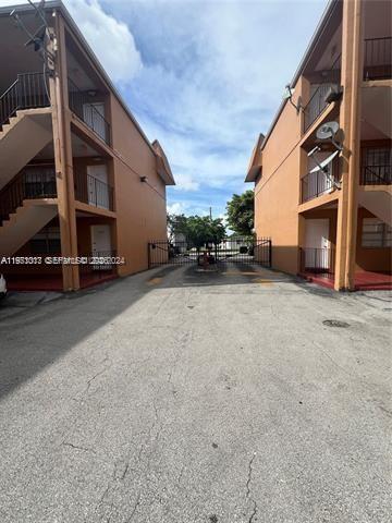 1230 W 54th St #211A