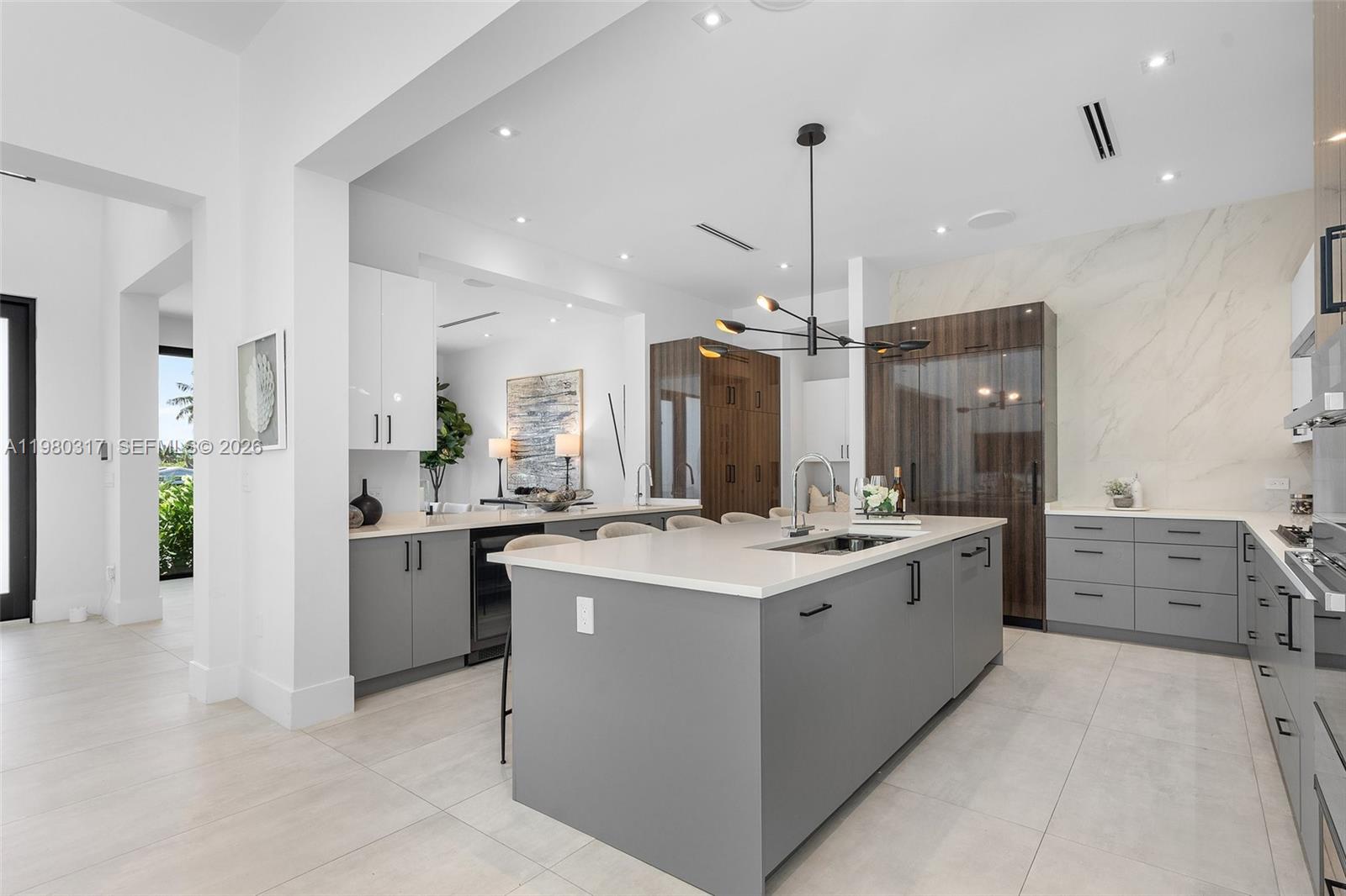 2500 Middle Riv Dr Fort Lauderdale, FL 33305