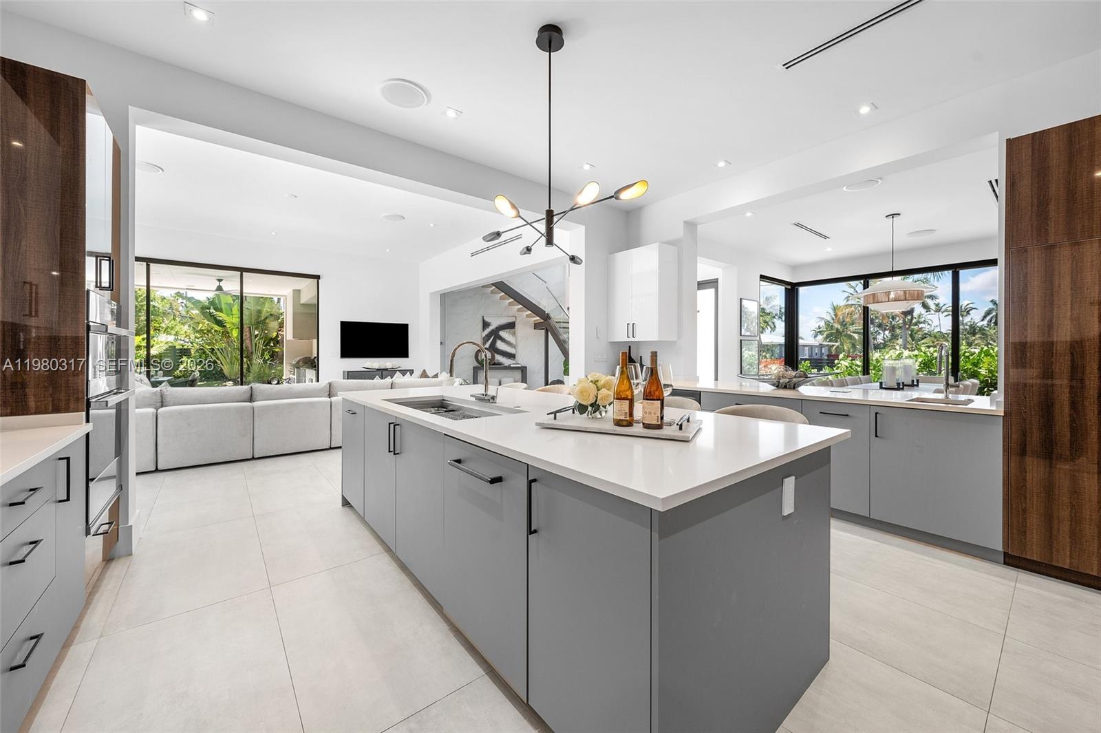 2500 Middle Riv Dr Fort Lauderdale, FL 33305