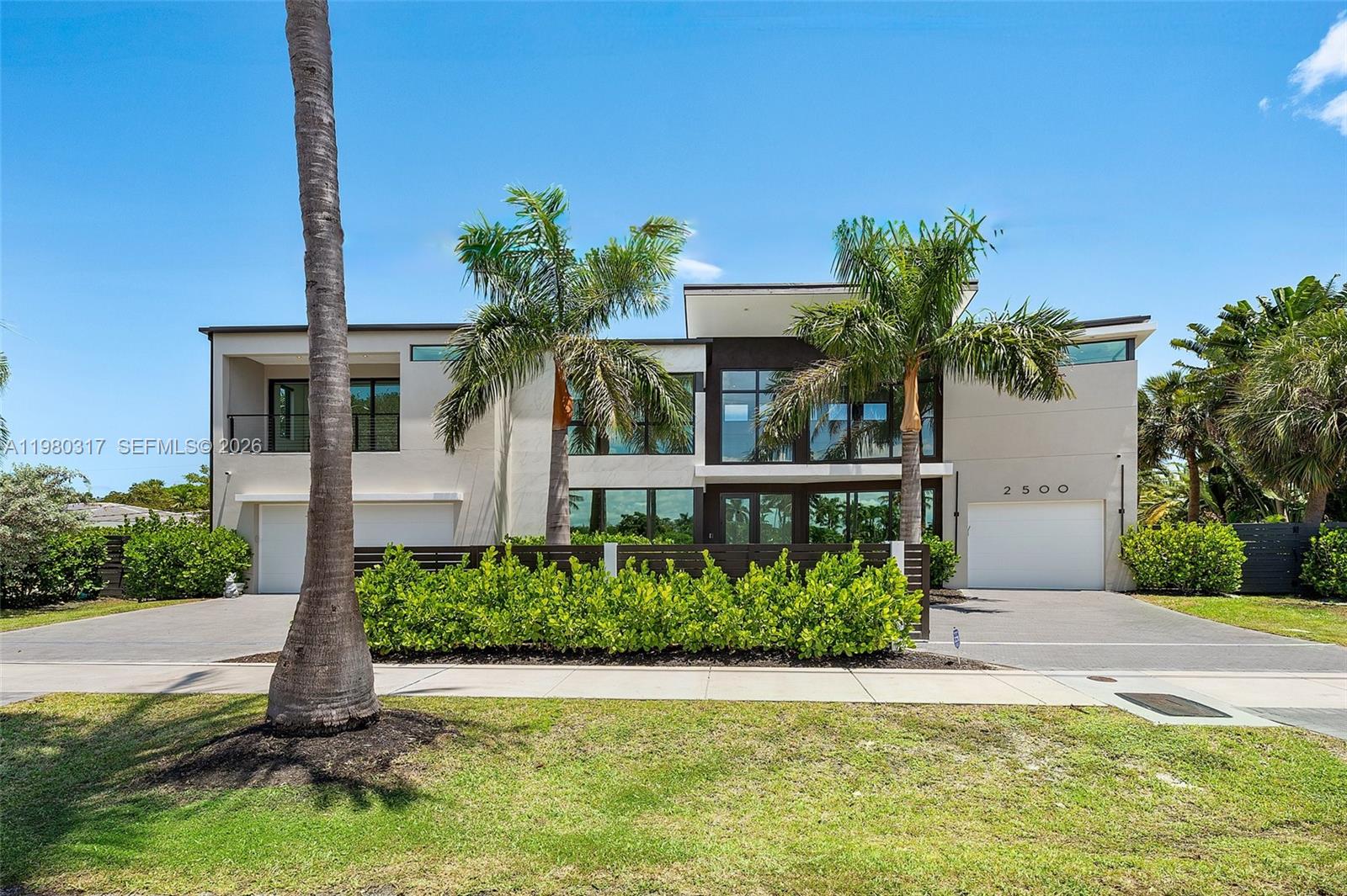 2500 Middle Riv Dr Fort Lauderdale, FL 33305