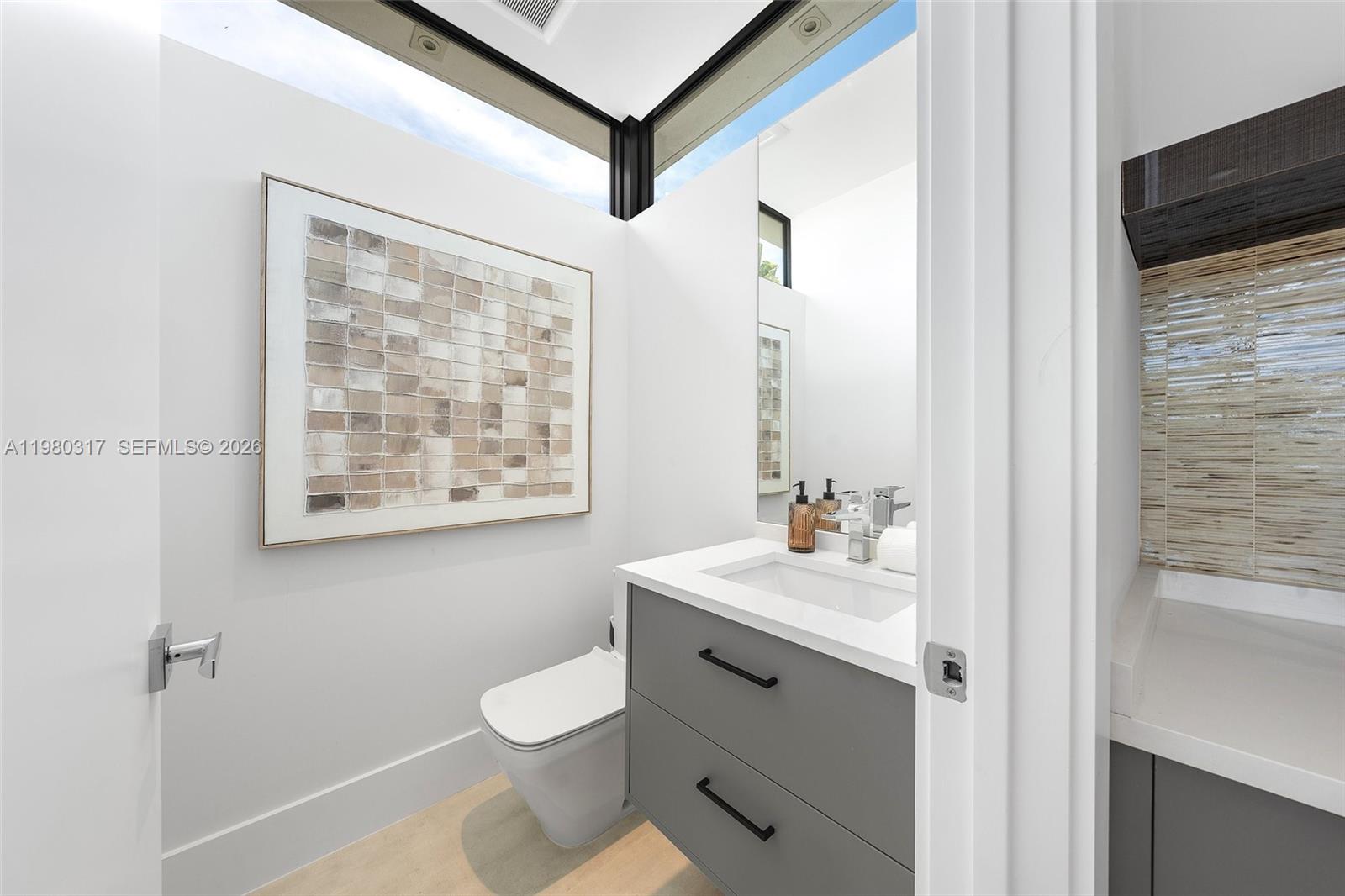 2500 Middle Riv Dr Fort Lauderdale, FL 33305