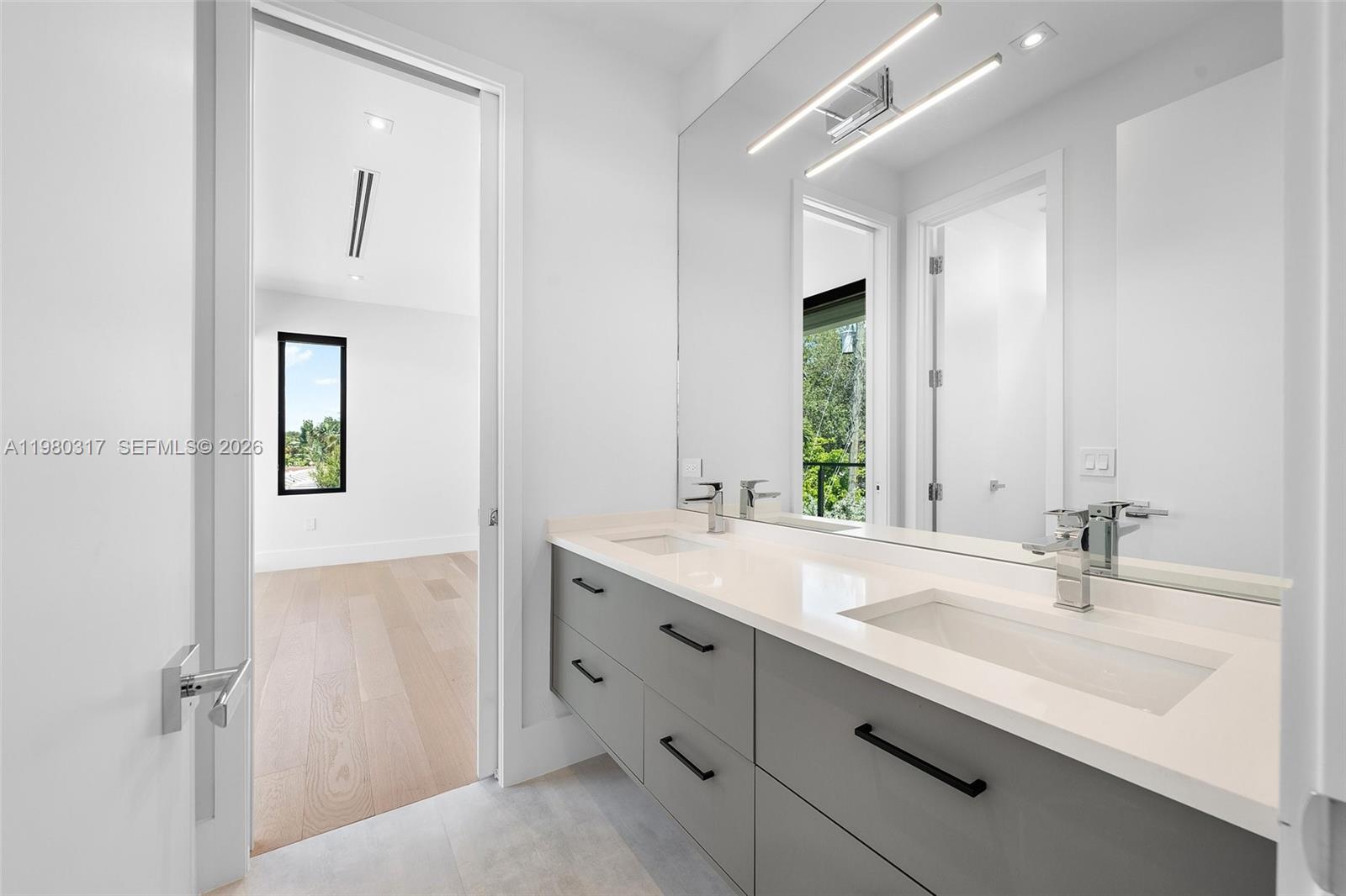 2500 Middle Riv Dr Fort Lauderdale, FL 33305