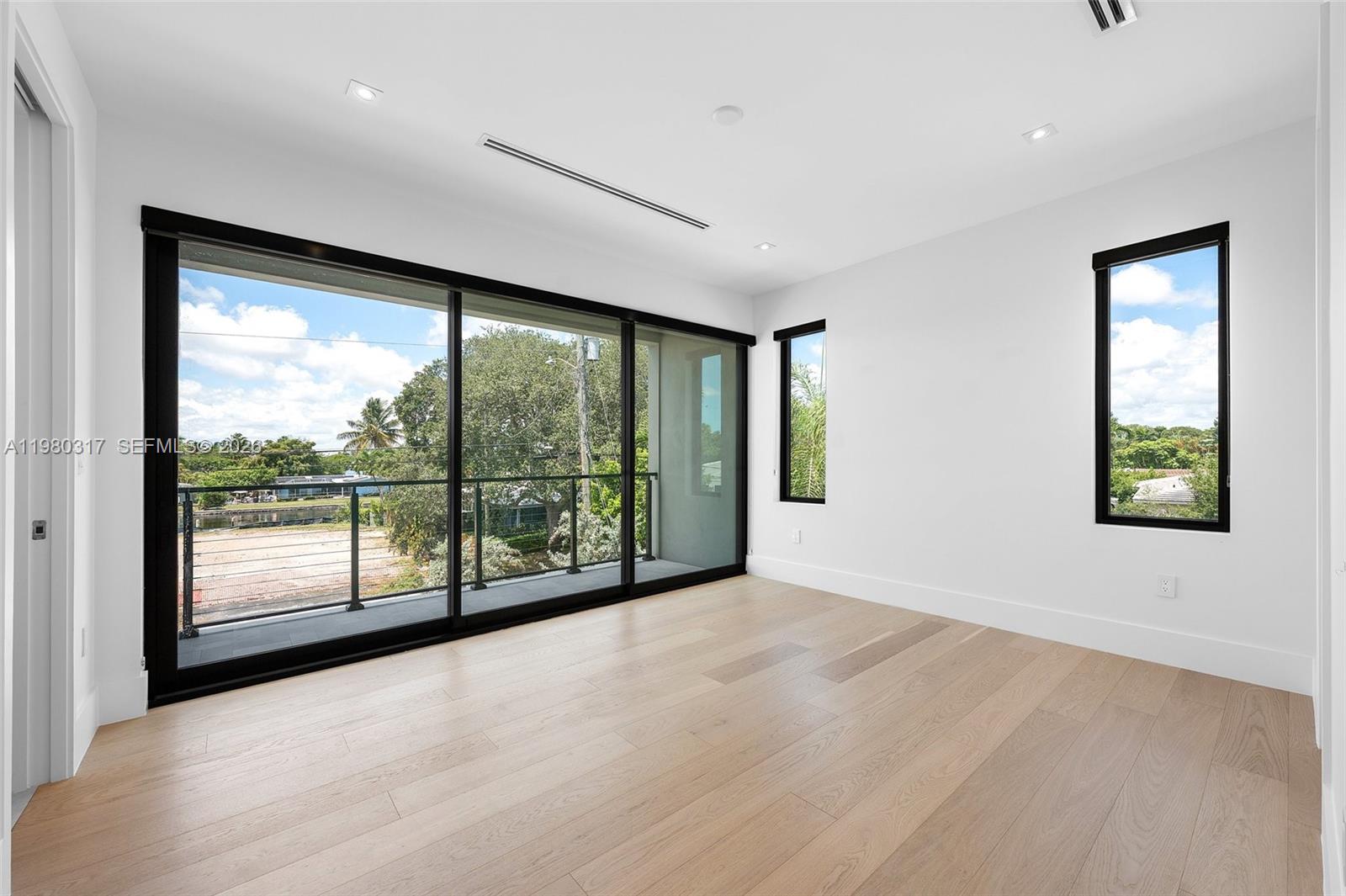 2500 Middle Riv Dr Fort Lauderdale, FL 33305