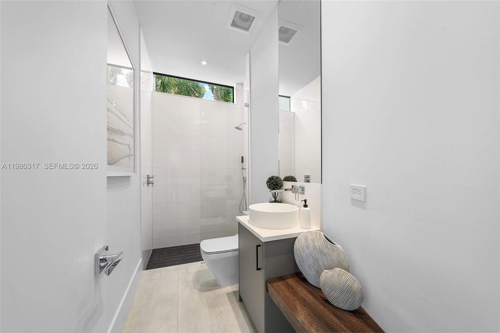 2500 Middle Riv Dr Fort Lauderdale, FL 33305