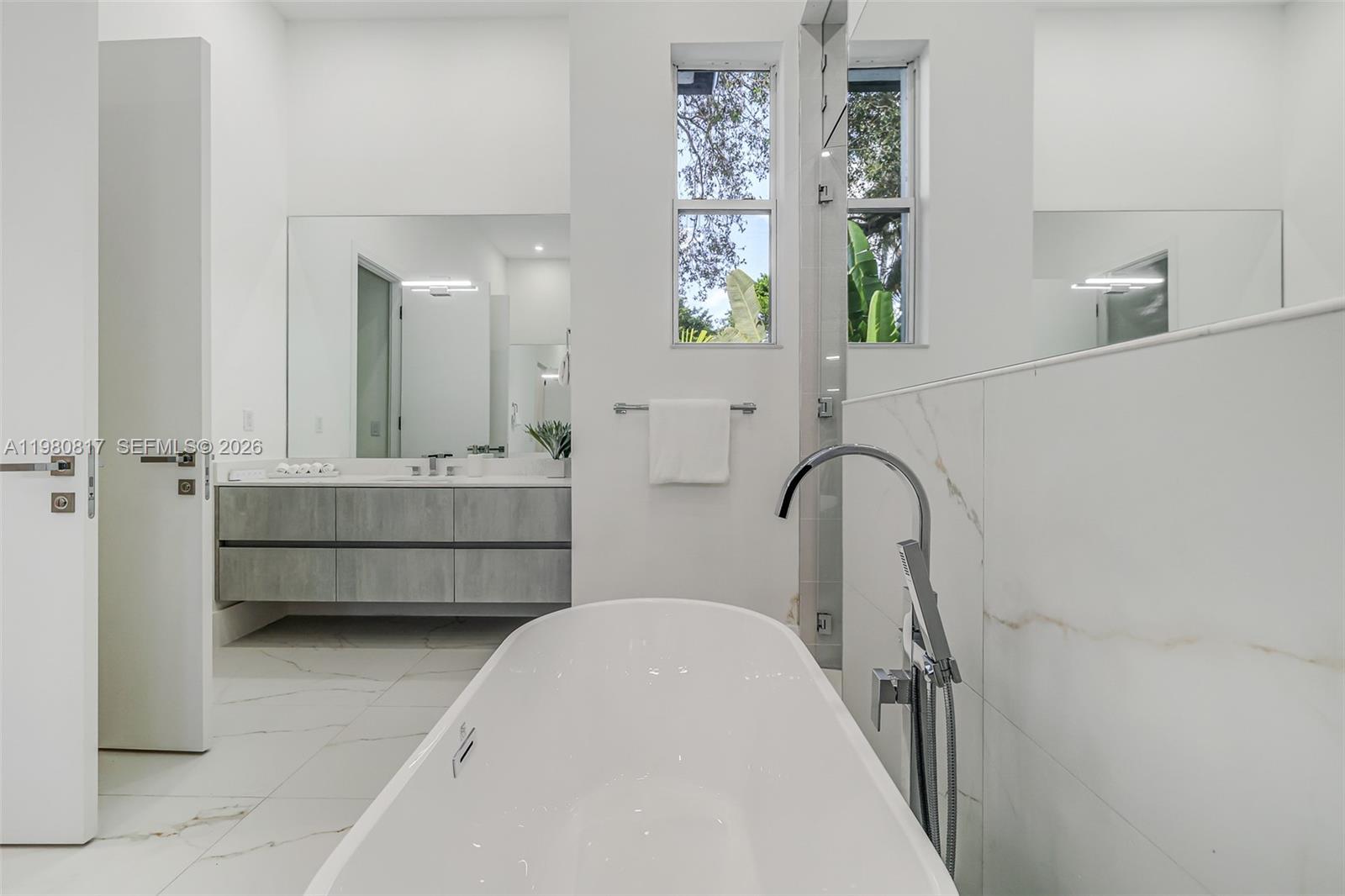 11412 NE 8th Ave Biscayne Park, FL 33161