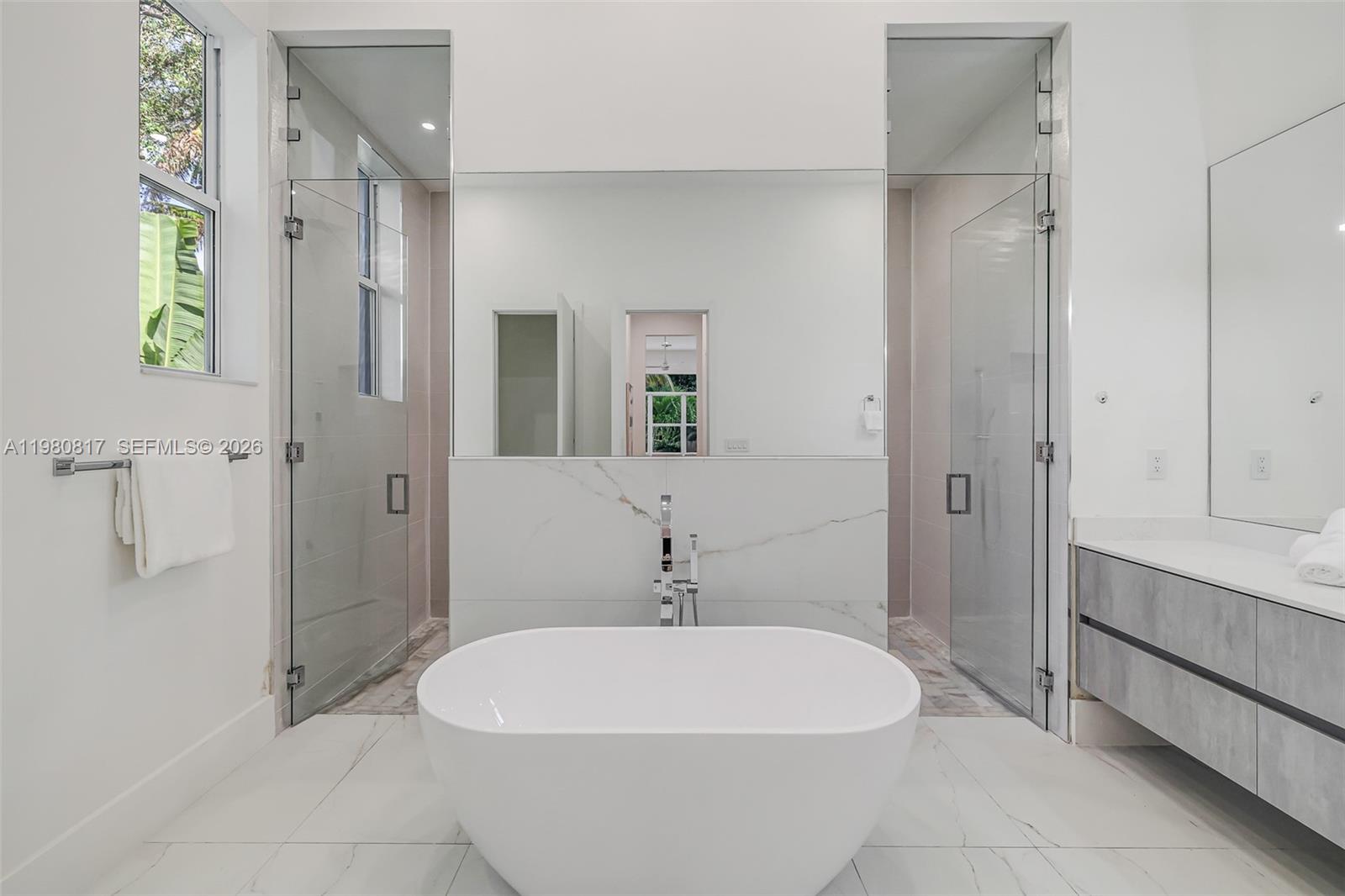 11412 NE 8th Ave Biscayne Park, FL 33161