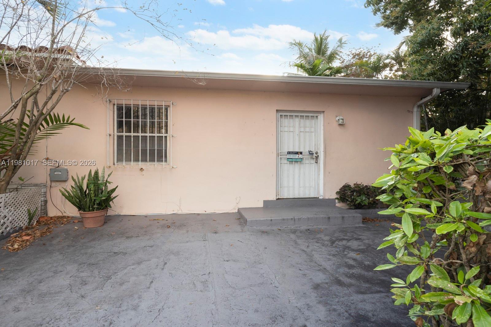 101 SW 24th Ave Miami, FL 33135