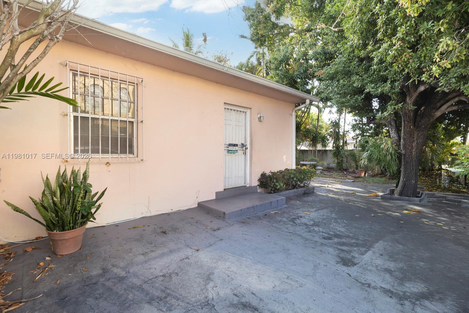 101 SW 24th Ave Miami, FL 33135