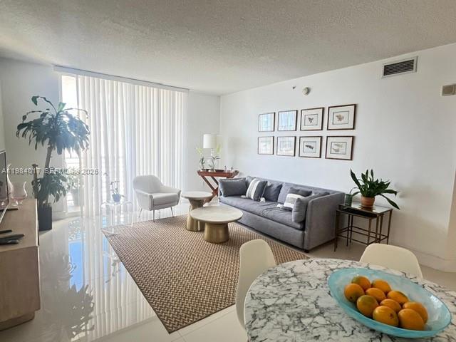 image The Venture at Aventura0