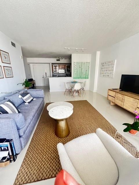 image The Venture at Aventura3