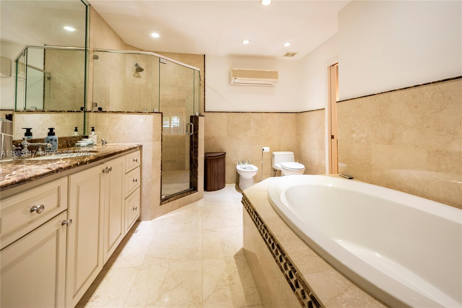 302 N Highland Dr Hollywood, FL 33021