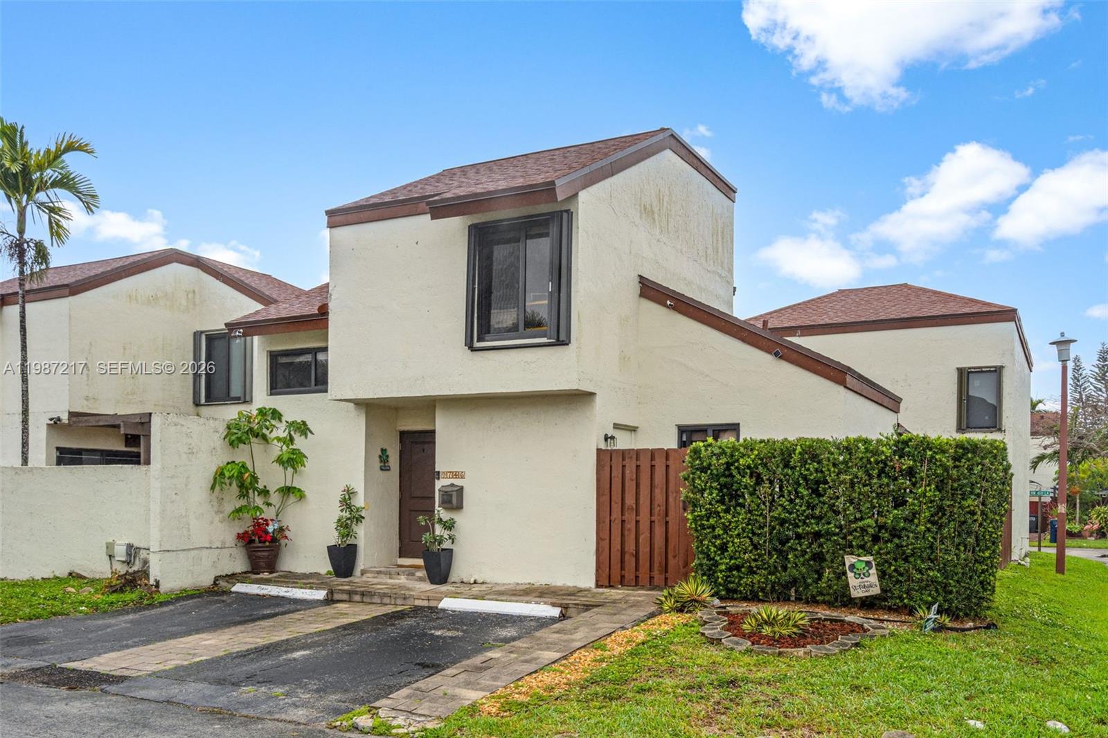 9746 NW 4th Ln #9746 Miami, FL 33172