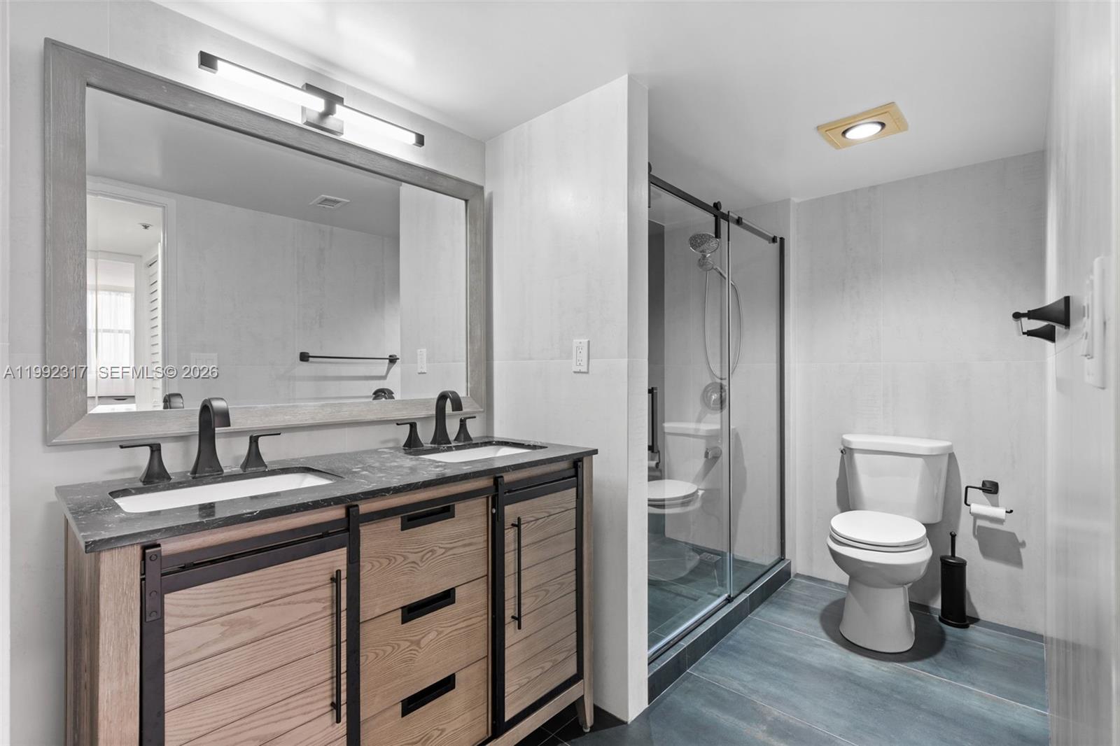 image Winston Towers 60011