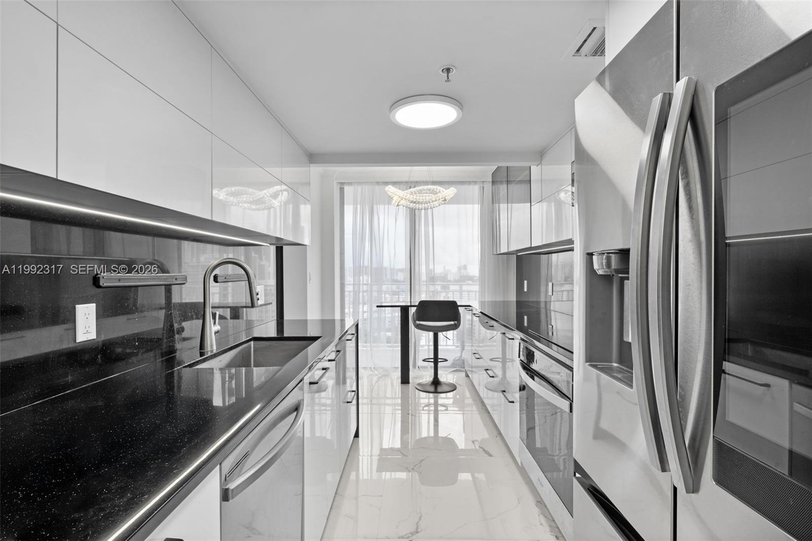 image Winston Towers 60012