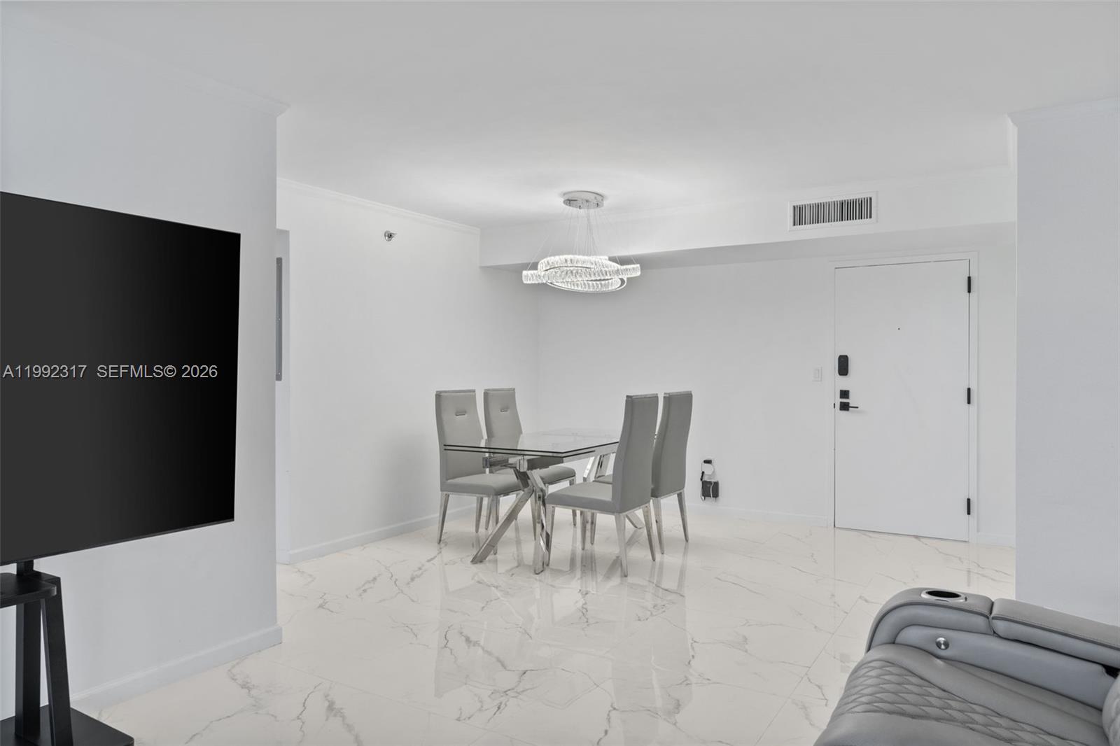 image Winston Towers 6002