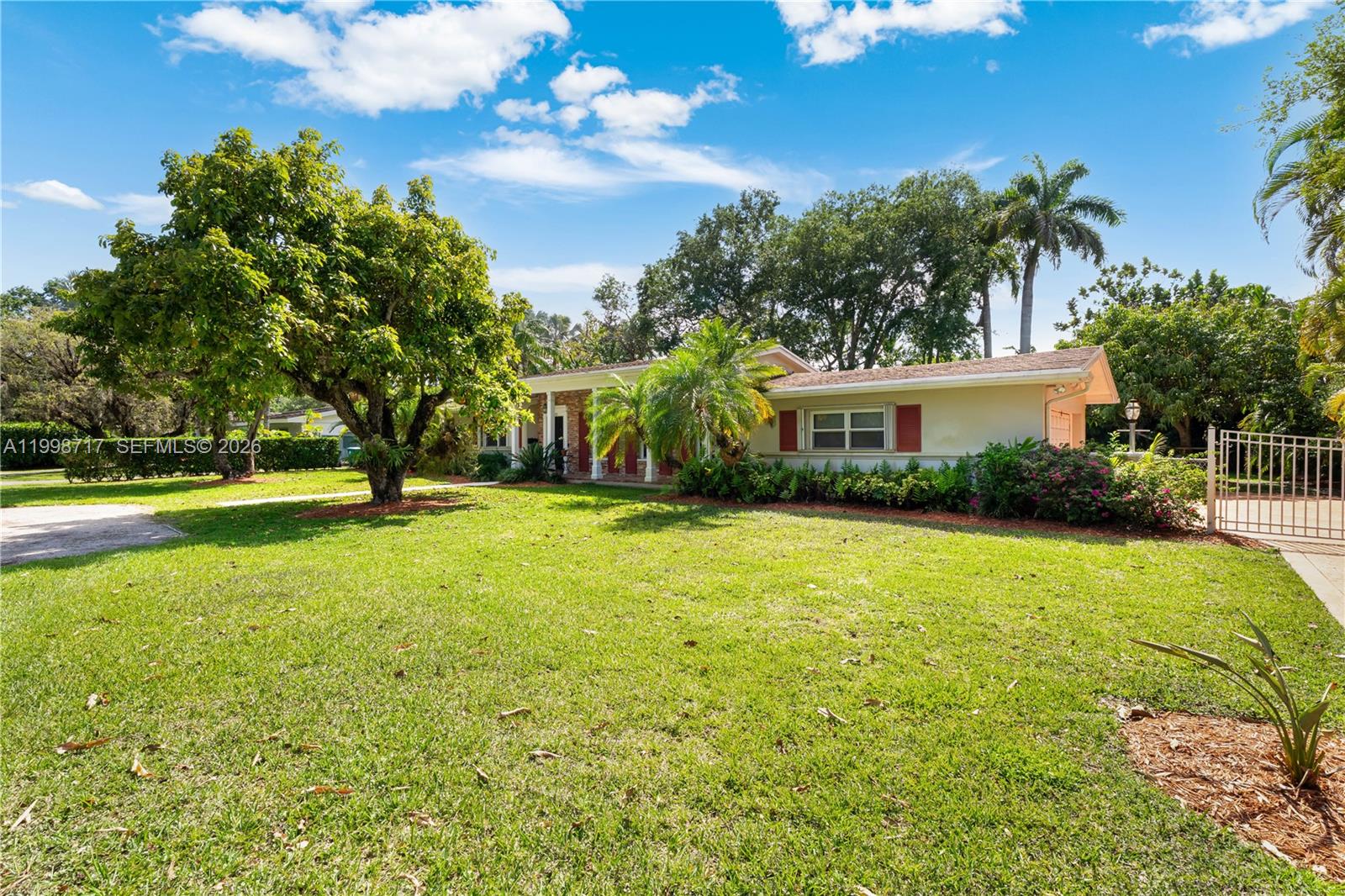 9830 SW 69th Ave Pinecrest, FL 33156