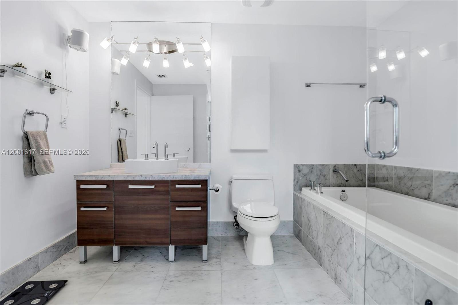 253 NE 2nd St #1608 Miami, FL 33132