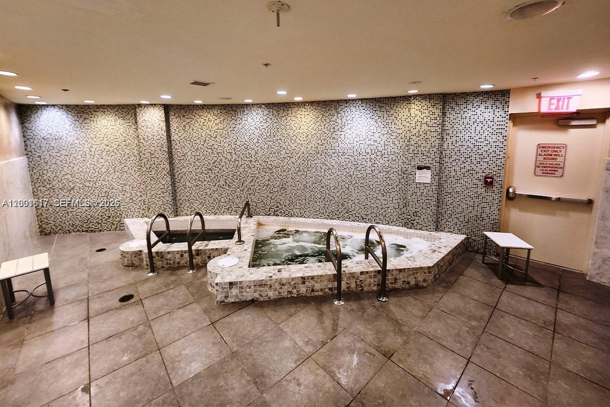 253 NE 2nd St #1608 Miami, FL 33132