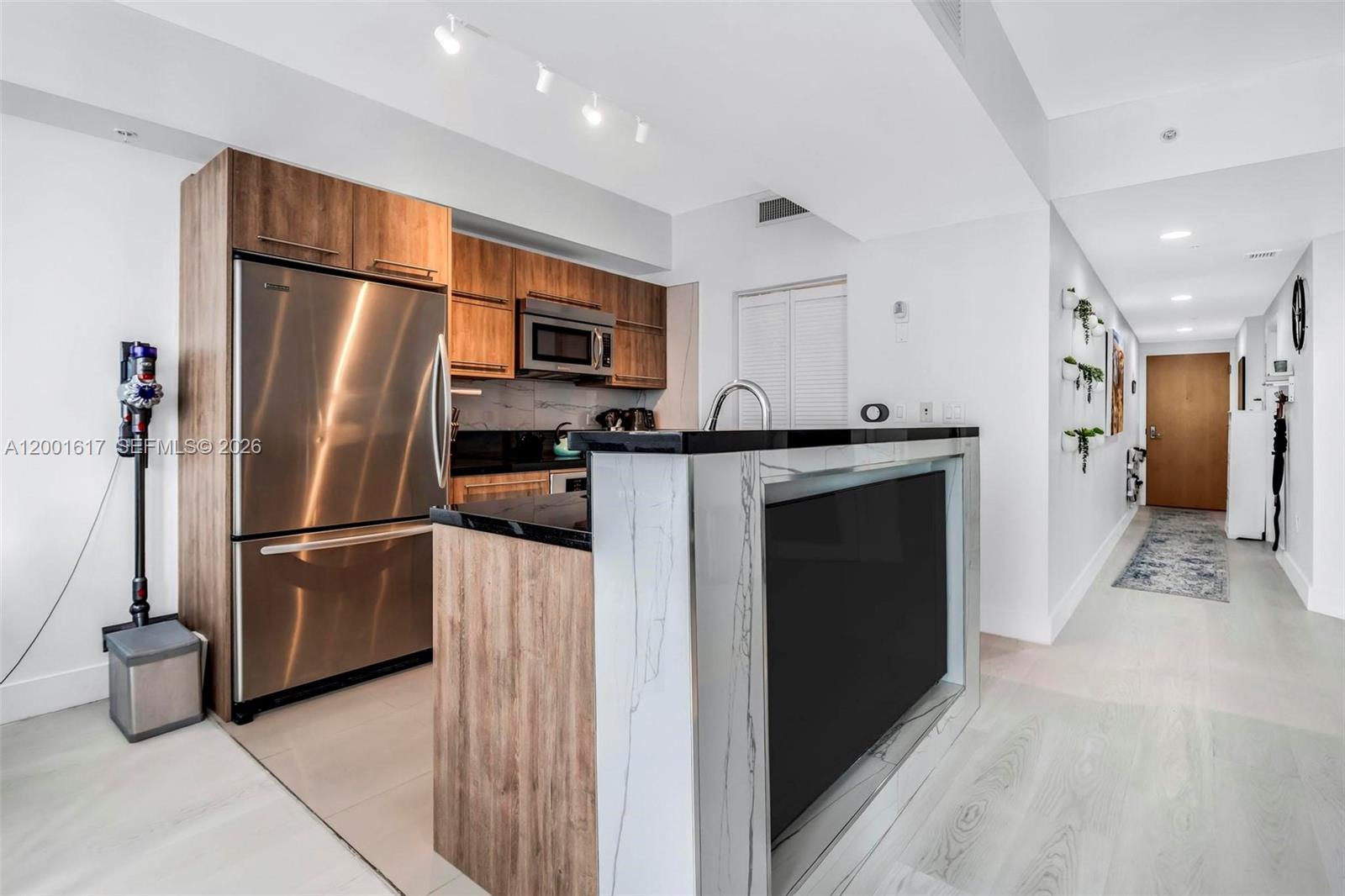 253 NE 2nd St #1608 Miami, FL 33132