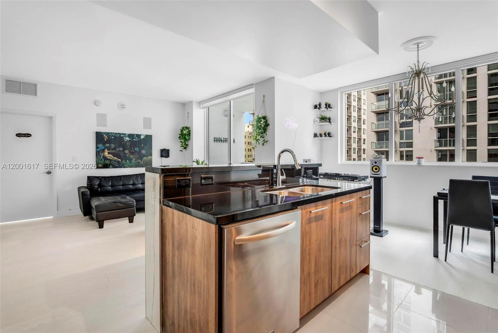 253 NE 2nd St #1608 Miami, FL 33132