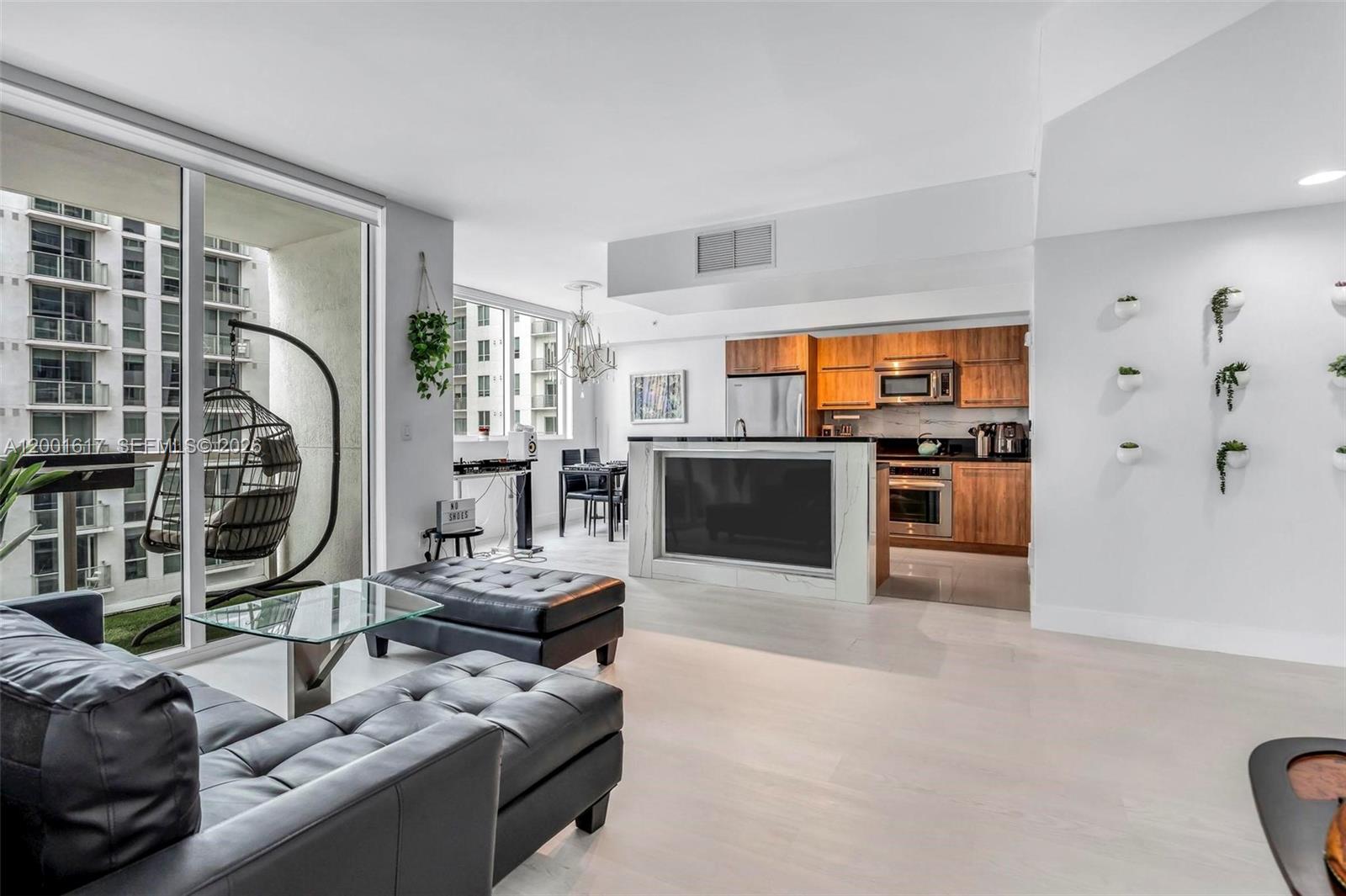 253 NE 2nd St #1608 Miami, FL 33132