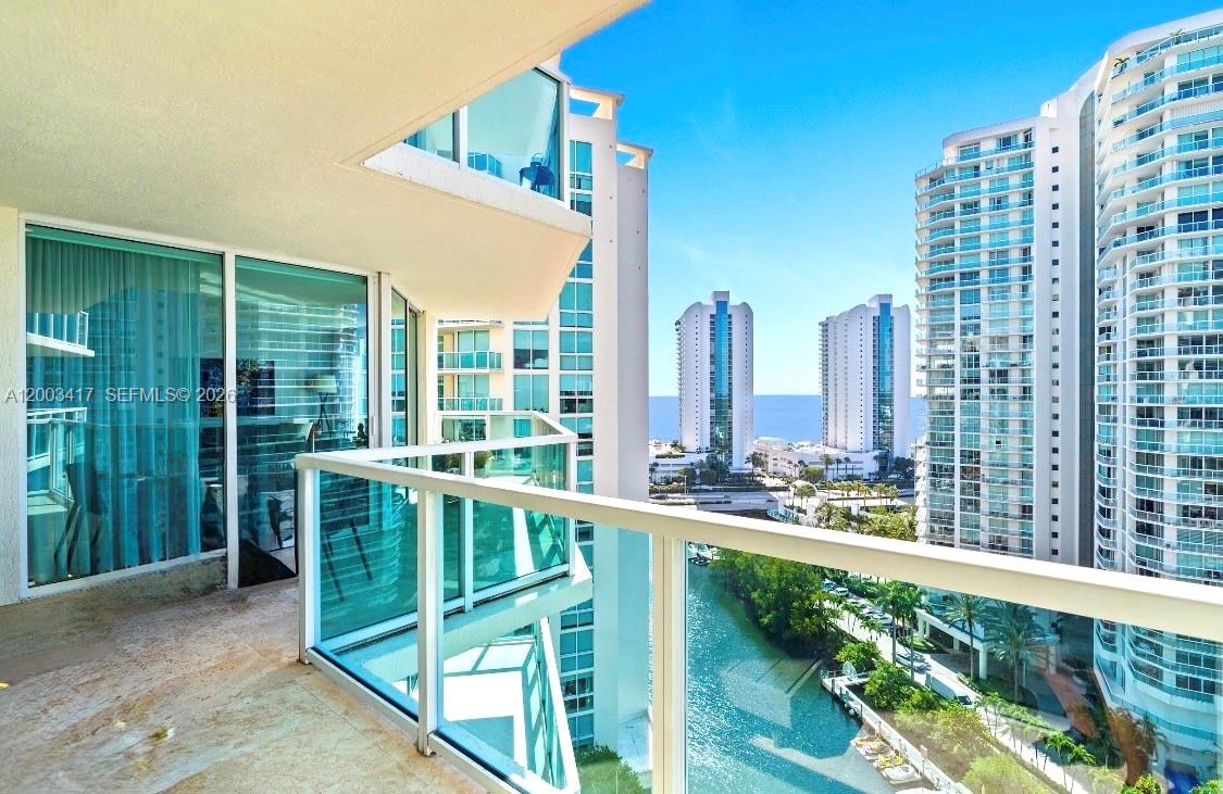image St Tropez Sunny Isles1