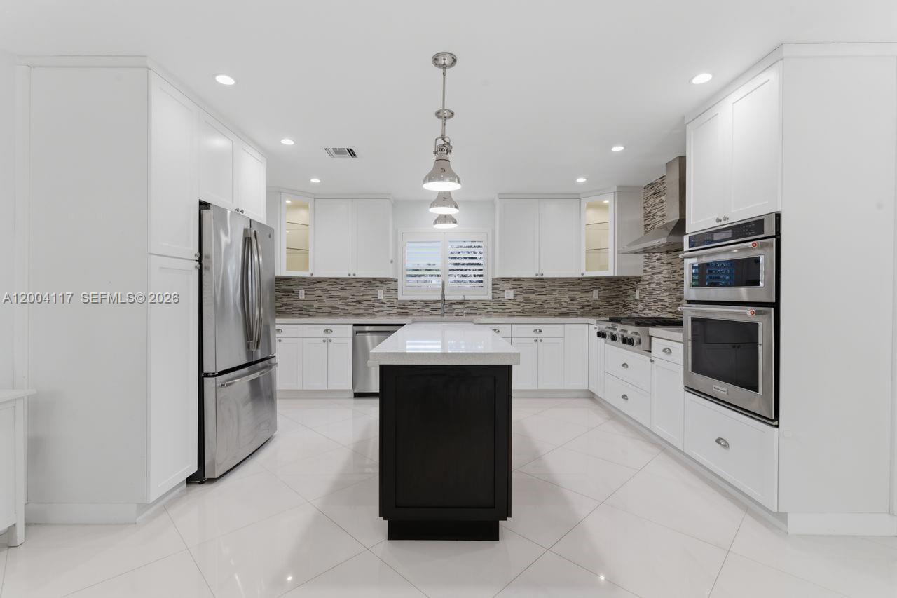 9870 SW 96th St Miami, FL 33176