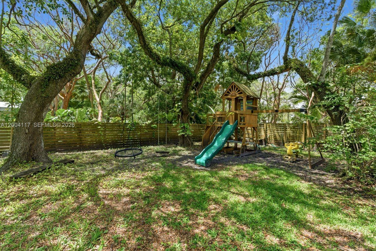 9870 SW 96th St Miami, FL 33176