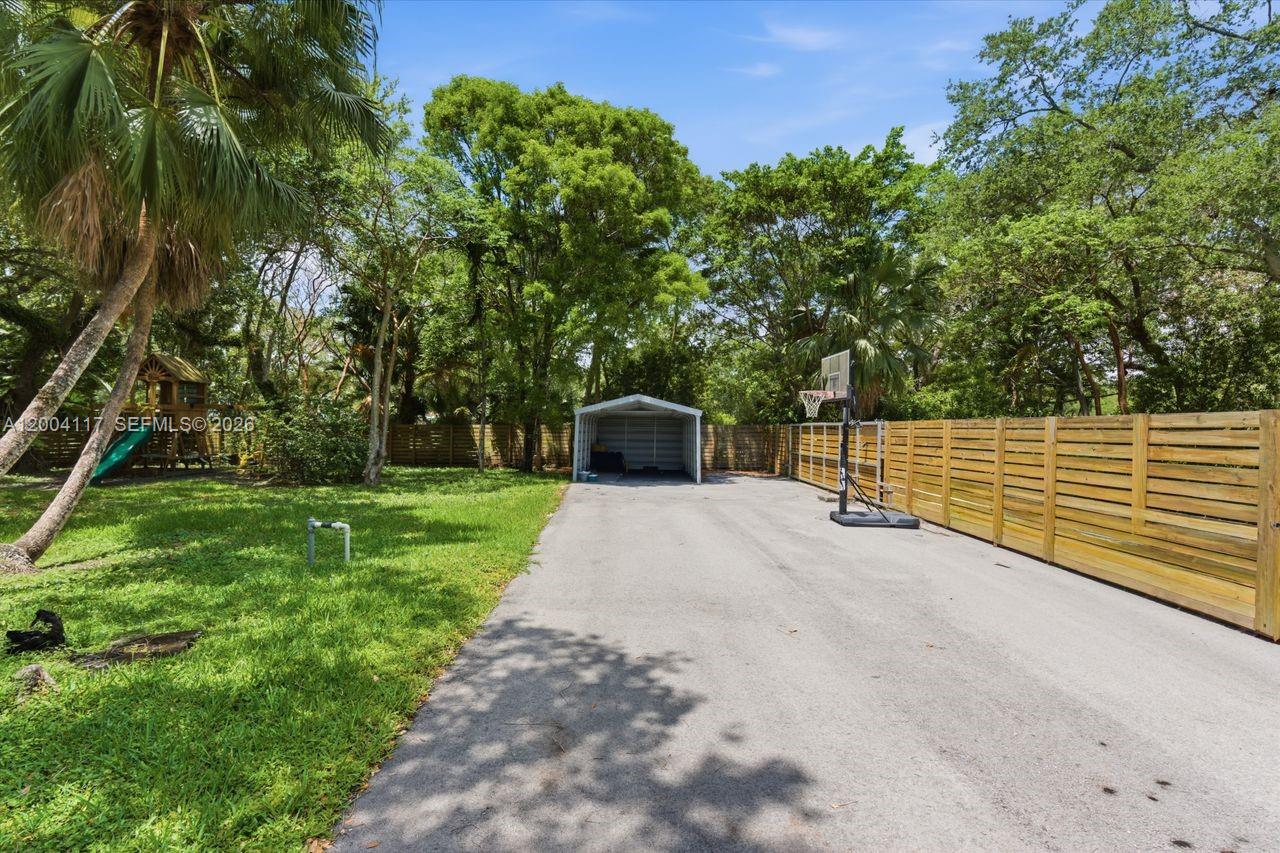 9870 SW 96th St Miami, FL 33176
