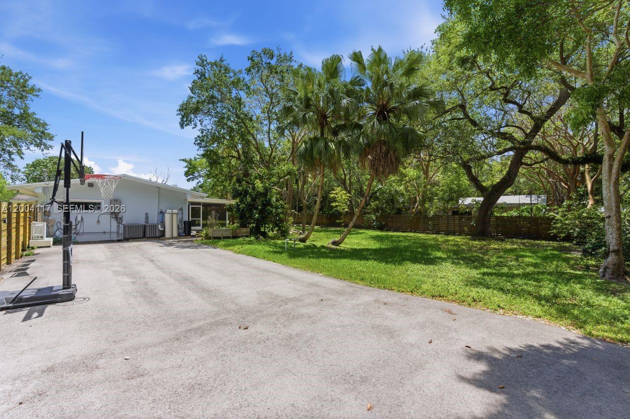9870 SW 96th St Miami, FL 33176