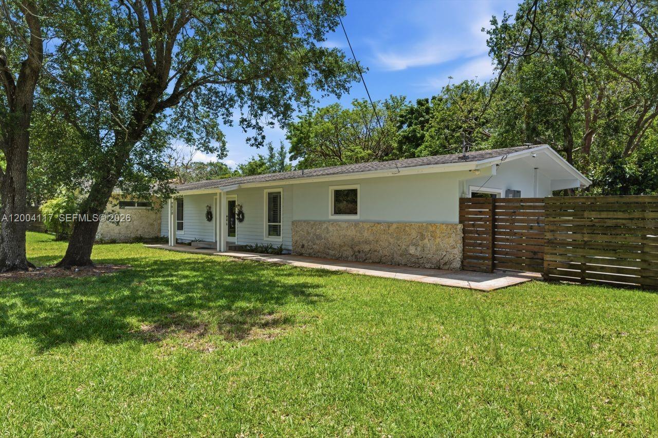9870 SW 96th St Miami, FL 33176