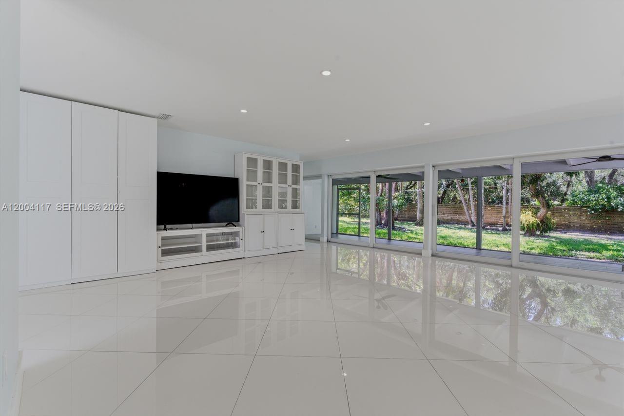 9870 SW 96th St Miami, FL 33176