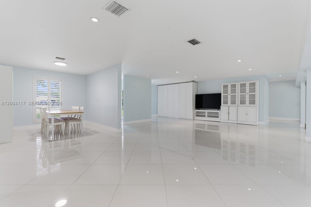 9870 SW 96th St Miami, FL 33176