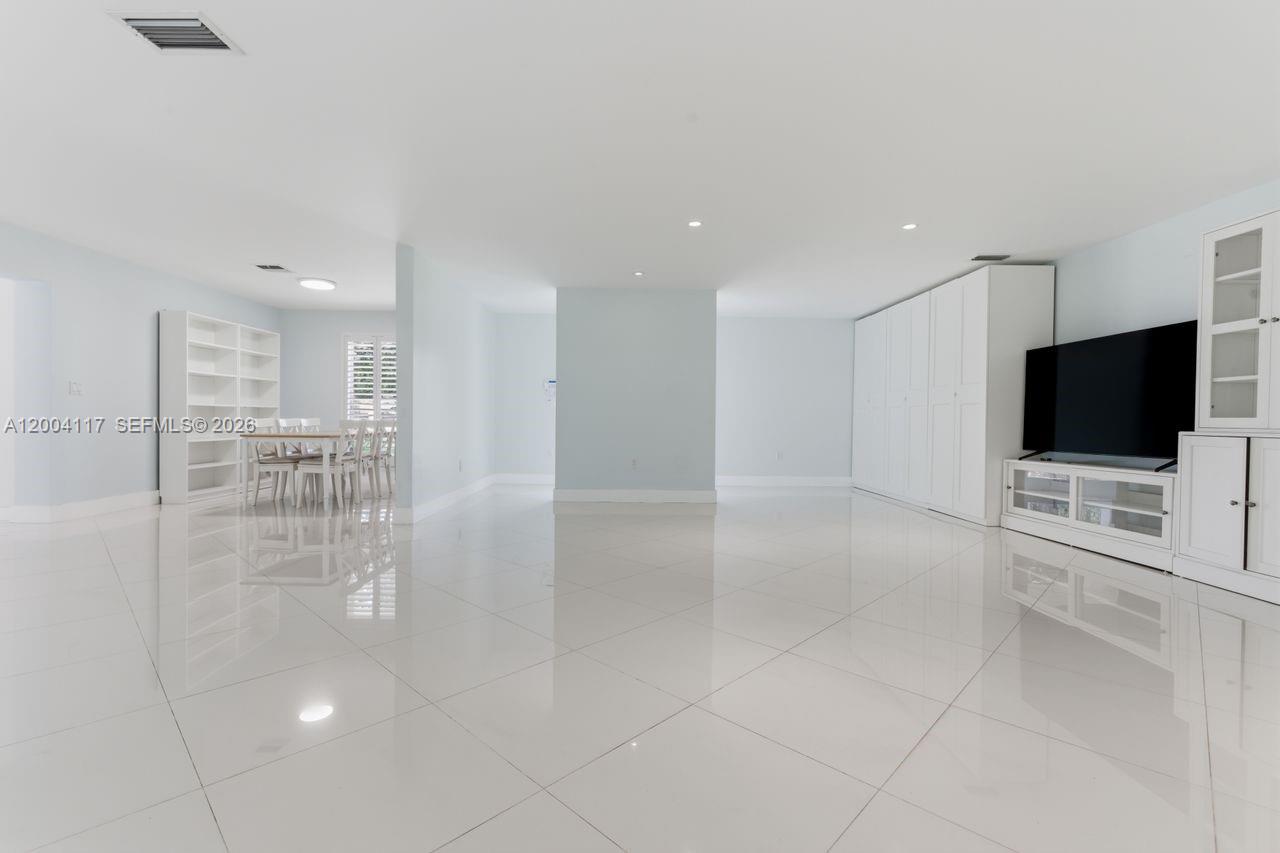 9870 SW 96th St Miami, FL 33176
