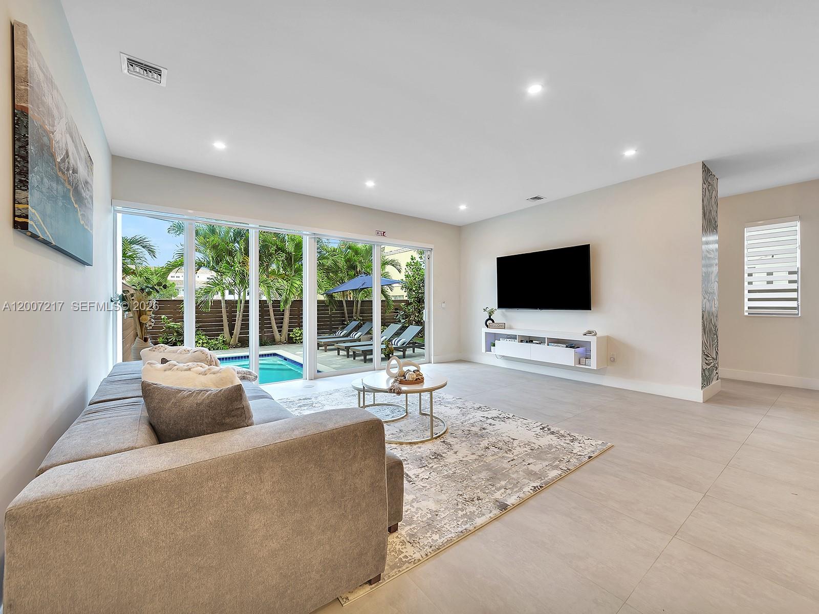 1808 Coral Rdg Dr Fort Lauderdale, FL 33305