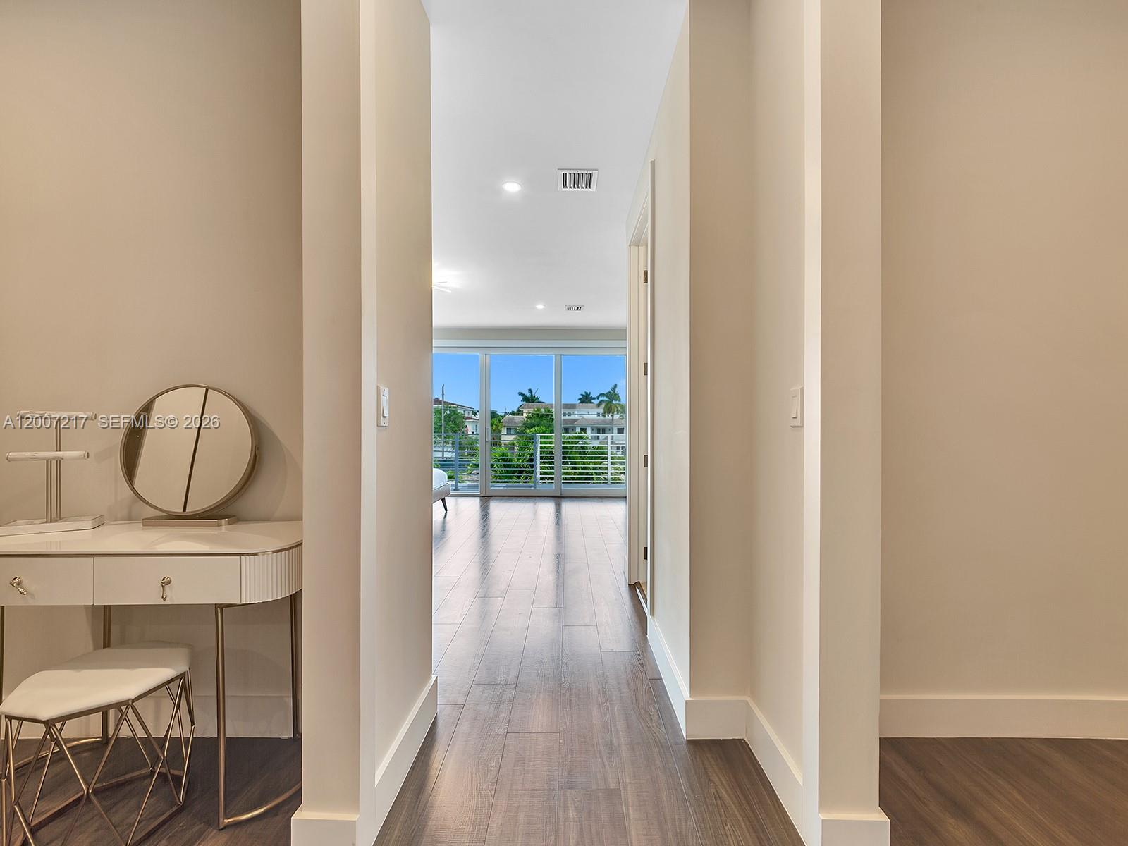 1808 Coral Rdg Dr Fort Lauderdale, FL 33305