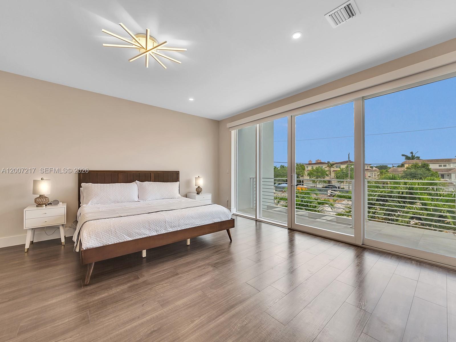 1808 Coral Rdg Dr Fort Lauderdale, FL 33305