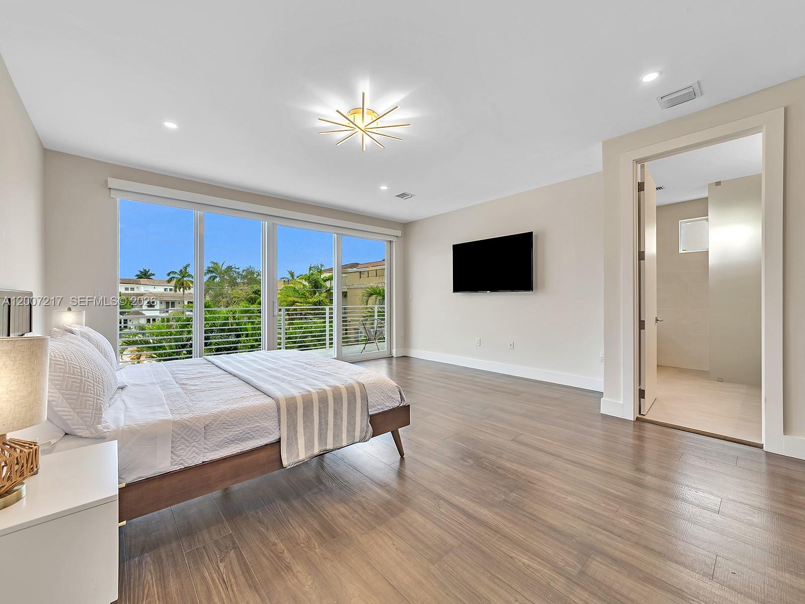 1808 Coral Rdg Dr Fort Lauderdale, FL 33305