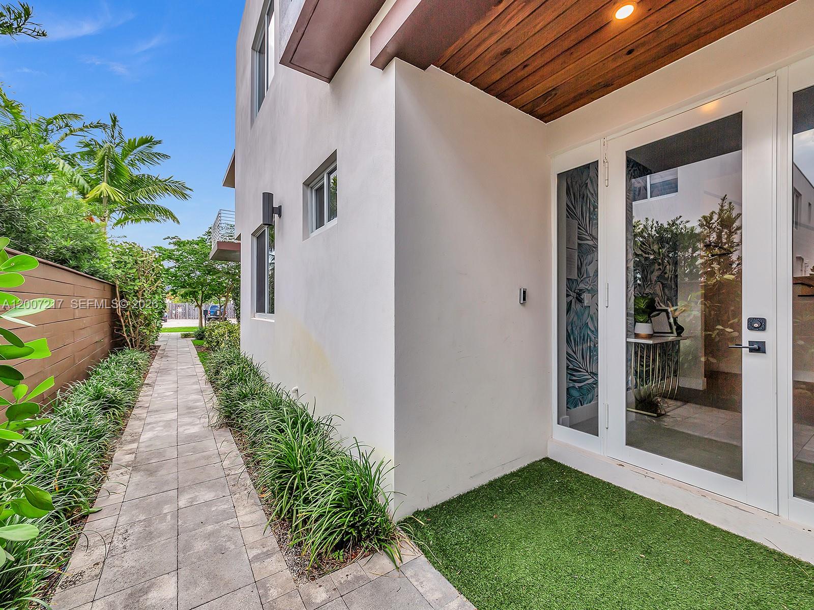 1808 Coral Rdg Dr Fort Lauderdale, FL 33305