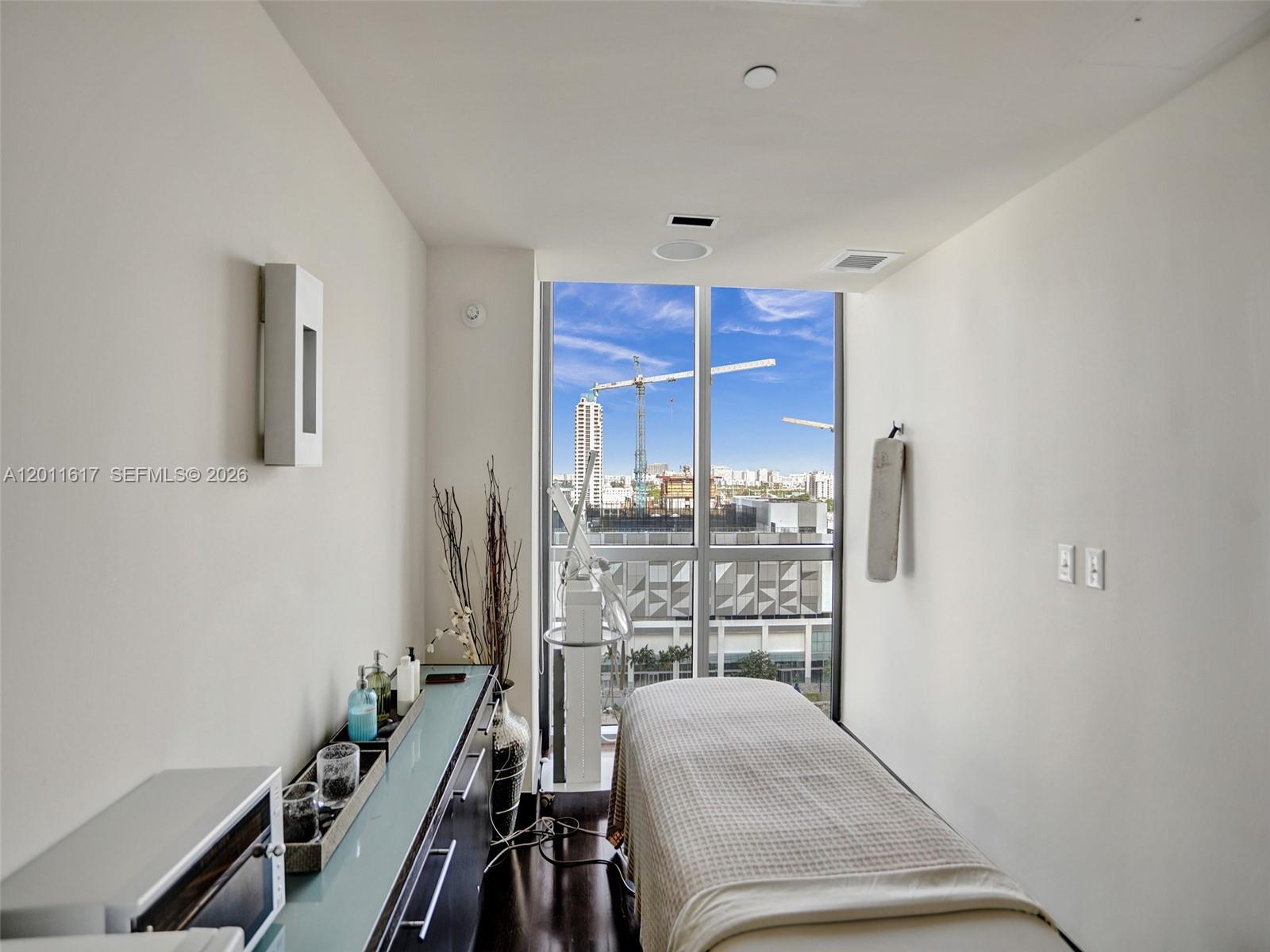 900 Biscayne Blvd #1808 Miami, FL 33132