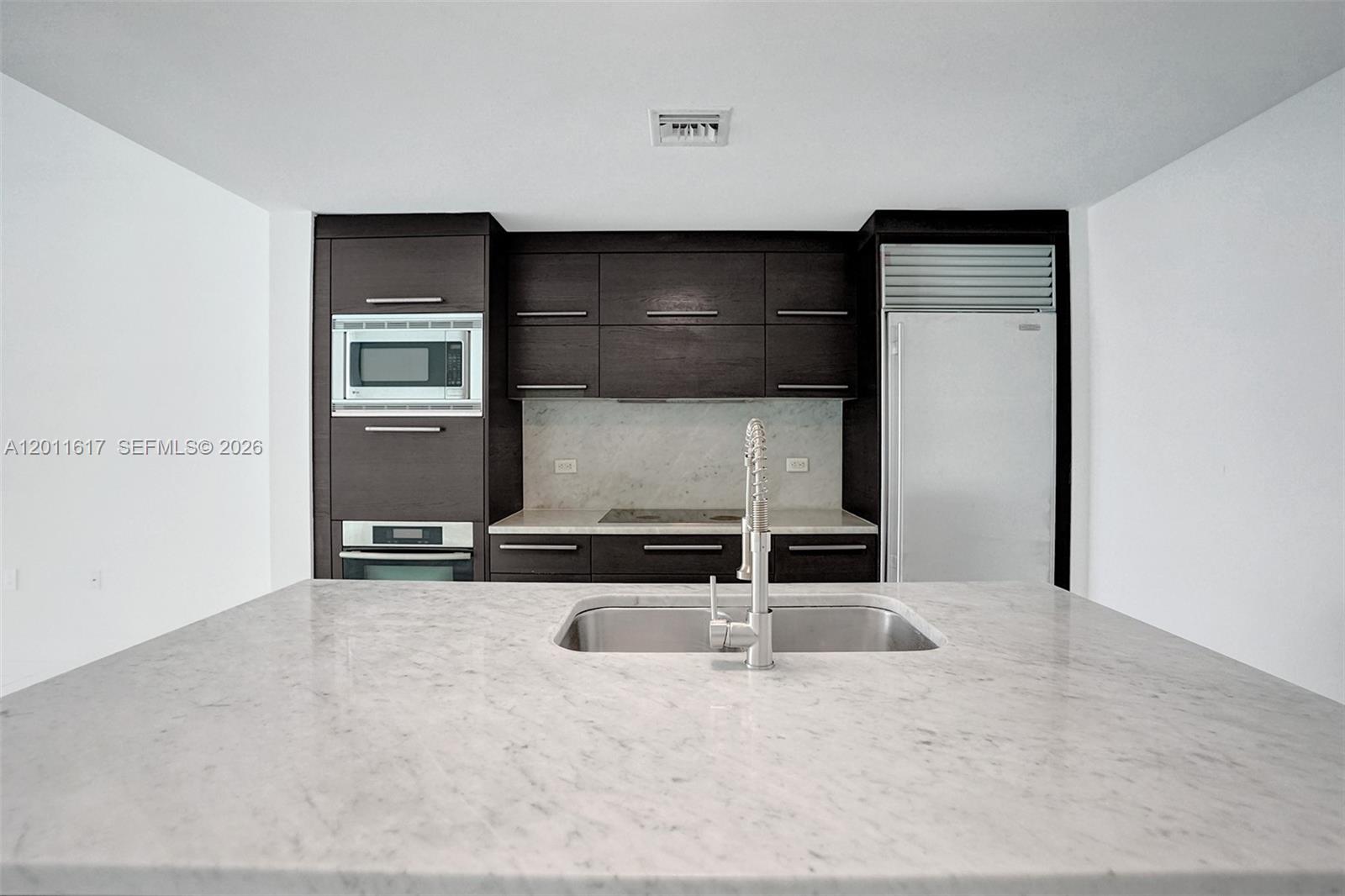 900 Biscayne Blvd #1808 Miami, FL 33132