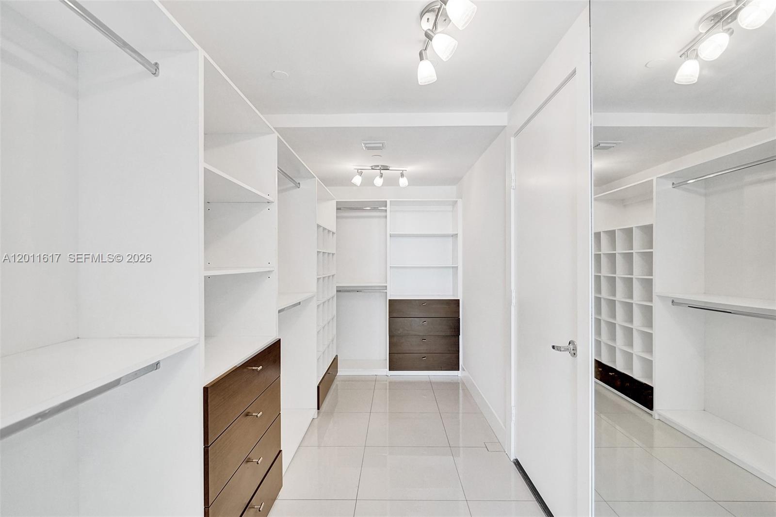 900 Biscayne Blvd #1808 Miami, FL 33132