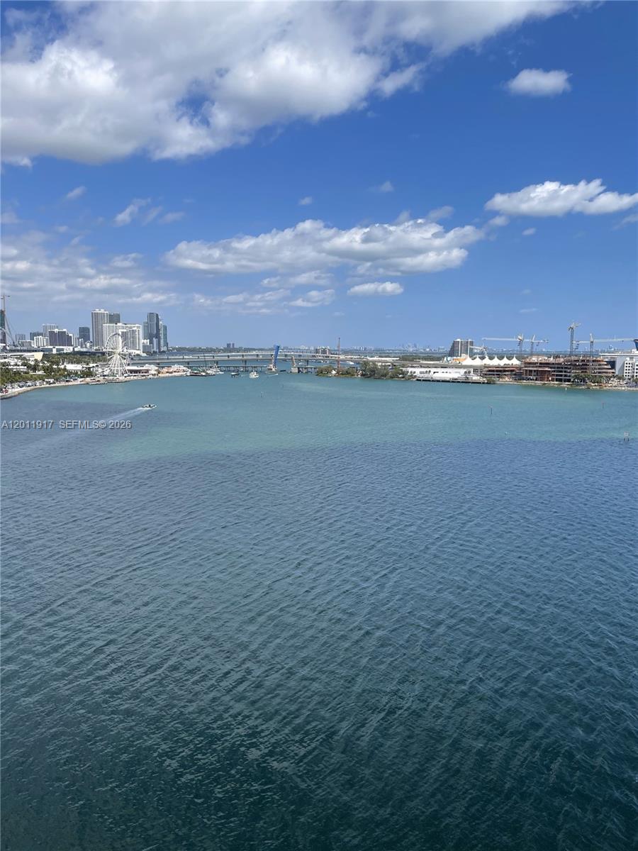 848 Brickell Key Dr #1402