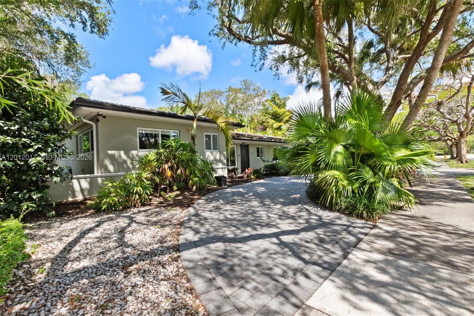 11220 SW 74th Ave Pinecrest, FL 33156