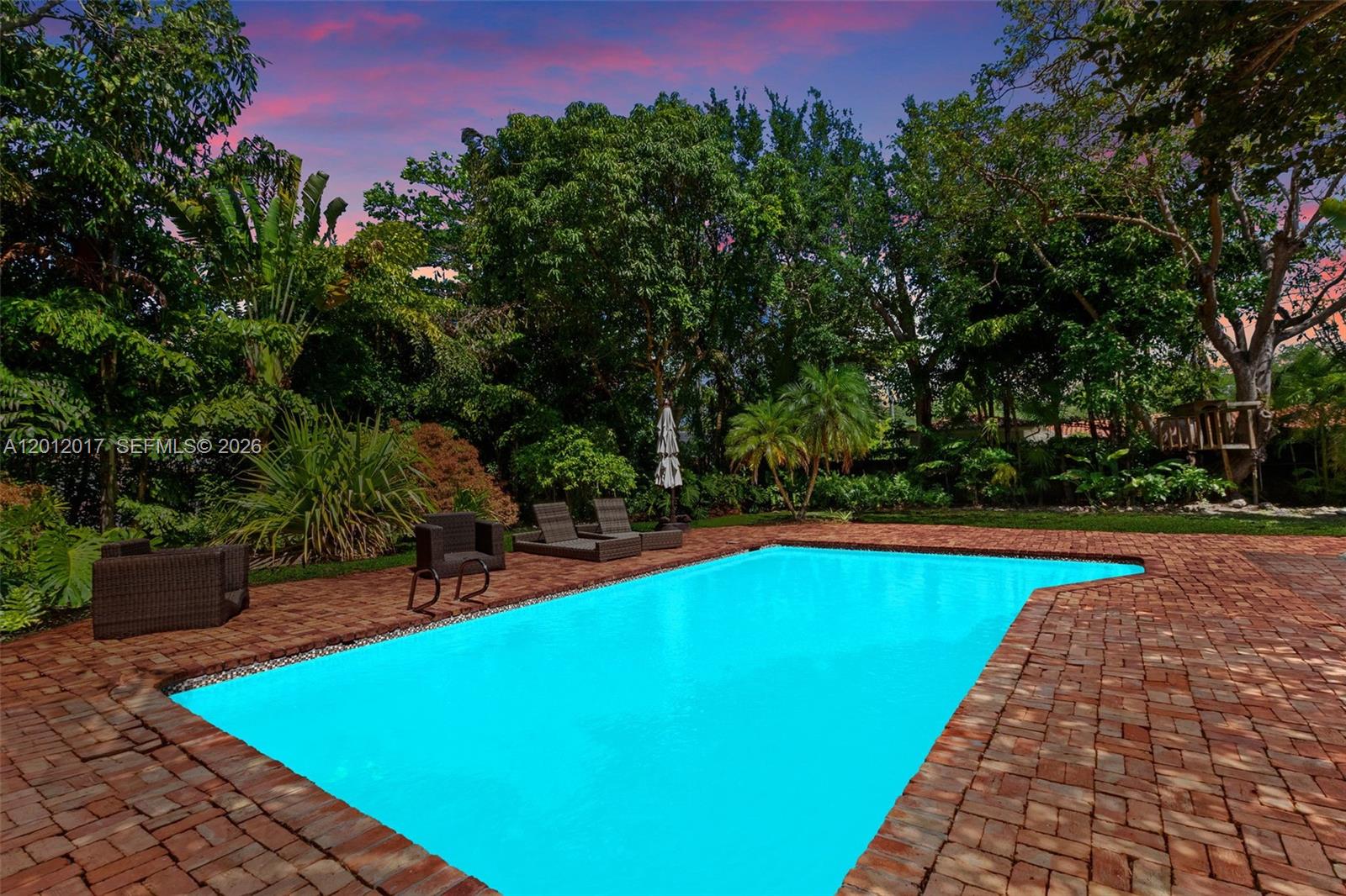 11220 SW 74th Ave Pinecrest, FL 33156
