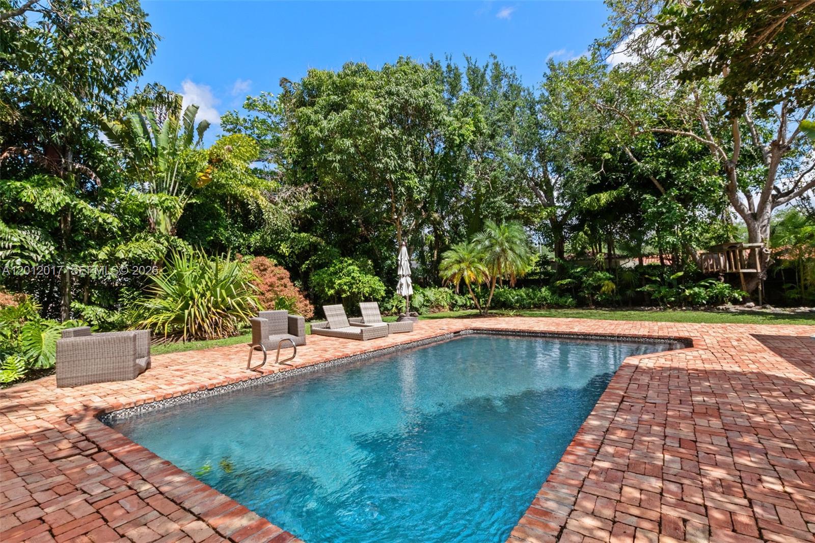 11220 SW 74th Ave Pinecrest, FL 33156