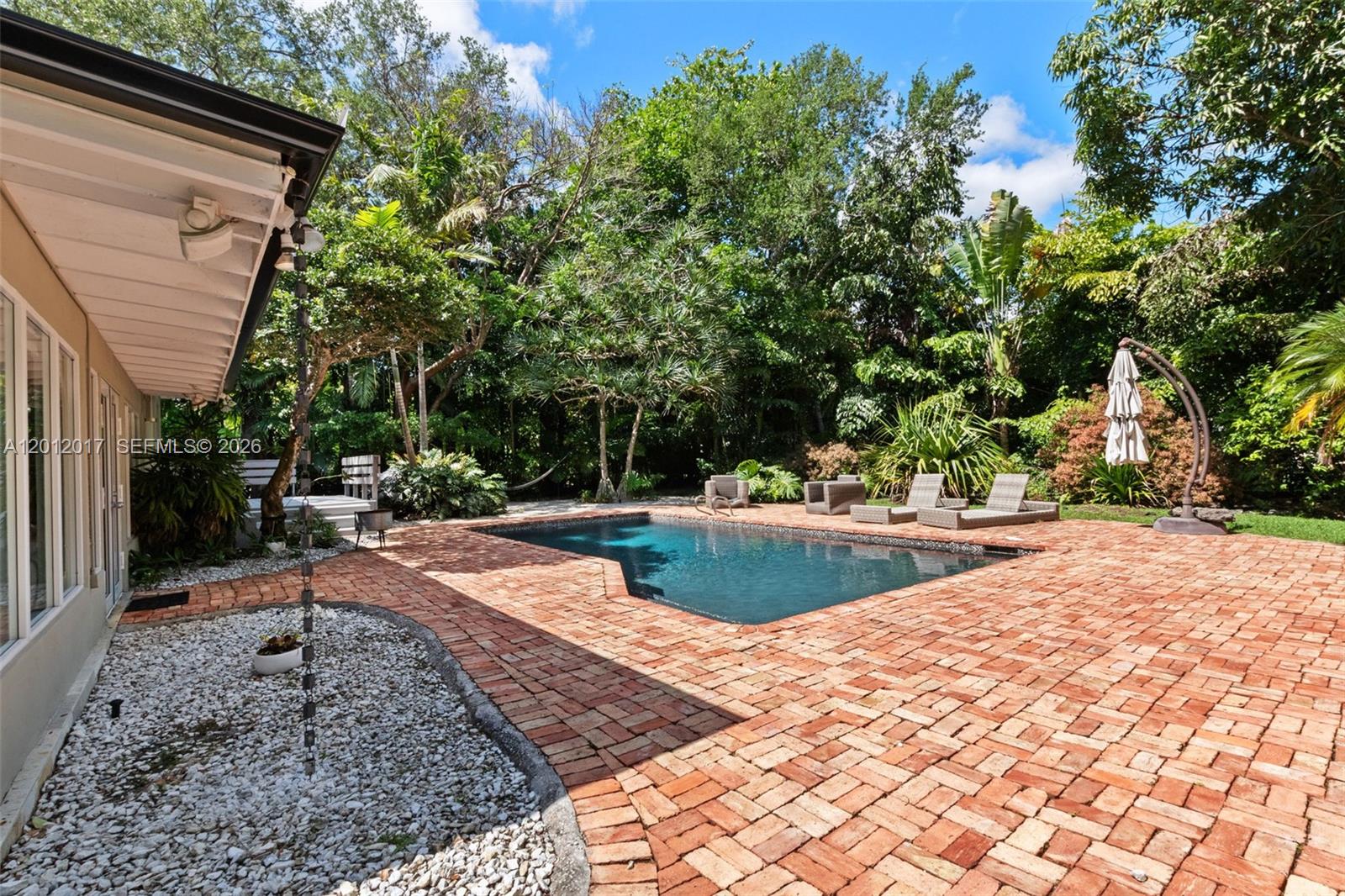 11220 SW 74th Ave Pinecrest, FL 33156